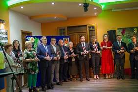 Pokaż zdjęcie: Osoby nagrodzone stuetkami przez zarząd stowarzyszenia