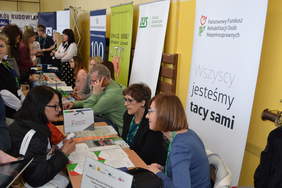 Pokaż zdjęcie: Udzielanie porad przez pracowników Oddziału