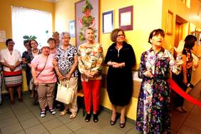 Goście, zgromadzeni na otwarciu wystawy