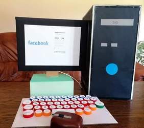 Pokaż zdjęcie: Komputer z kartonu, na papierowym monitorze napis FACEBOOK - praca wykonana w ramach konkursu "Coś niezwykłego z niczego"