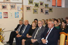 Pokaż zdjęcie: Uczestnicy uroczystości