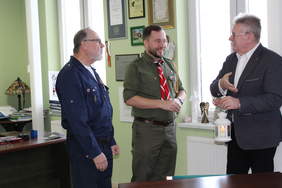 Pokaż zdjęcie: Jerzy Dębski Dyrektor Oddziału Lubelskiego oraz hm.Tomasz Syk i hm. Edward Nakonieczny