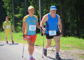 Pokaż zdjęcie: Zawodnicy na trasie zawodów