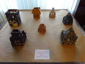 Prace prezentowane na wystawie ceramiki artystycznej w Rzeszowie