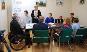 Pokaż zdjęcie: Podpisanie umów z organizacjami pozarządowymi z małopolski