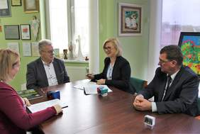 Pokaż zdjęcie: Podpisanie umowy