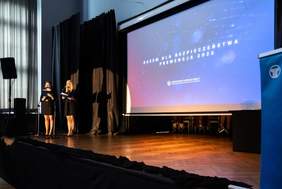 Pokaż zdjęcie: Scena wydarzenia