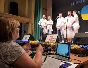 Pokaż zdjęcie: "LUDZIE LUDZIOM"