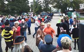 Pokaż zdjęcie: Uczestnicy Pożegnania Lata w Bajkowych Klimatach