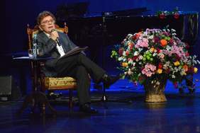 Pokaż zdjęcie: Krzysztof Cwynar - gospodarz koncertu