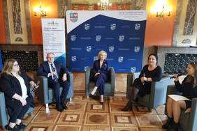 Pokaż zdjęcie: Uczestnicy panelu dyskusyjnego