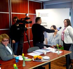 Prcacownik Kujawsko-Pomorskiego Oddziału PFRON - Anna Pokorniecka - udzielania wywiadu