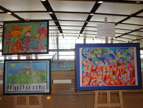 Prace niepełnosprawnych artystów w Porcie Lotniczym Rzeszów-Jasionka