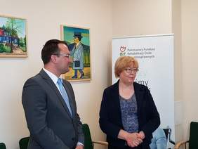 Pokaż zdjęcie: Wojciech Pałka, Starosta Krakowski oraz Marta Mordarska, Dyrektor Małopolskiego Oddziału PFRON
