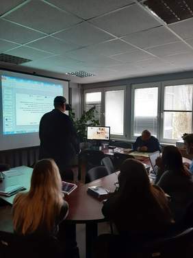 Pokaż zdjęcie: W trakcie szkolenia promowany był również Punkt Konsultacyjny oraz narzędzia służące poprawie zatrudnienia osób z niepełnosprawnościami