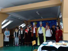 Pokaż zdjęcie: Występ artystyczny uczestników Środowiskowego Domu Samopomocy we Włoszakowicach