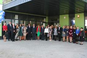 Pokaż zdjęcie: Uroczystość otwarcia przedszkola w Luboniu przeznaczonego dla osób niepełnosprawnych