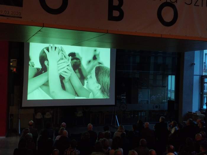 Pokaż zdjęcie: Pokaz nagrodzonego fotoreportażu Stany