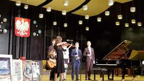 Pokaż zdjęcie: Występ