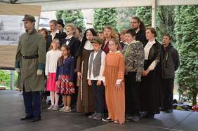 Pokaż zdjęcie: Artyści