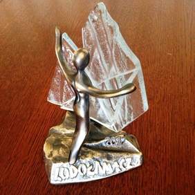 Statuetka "Lodołamacza" przyznana Fundacji Ducha. Zdjęcie pochodzi ze zbiorów Fundacji Ducha.