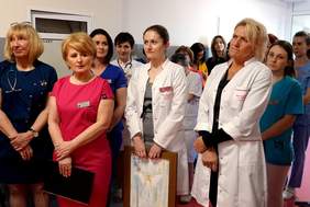 Pokaż zdjęcie: Dyrekcja i Pracownicy Oddziału Pediatrycznego, Szpital Specjalistyczny im. J. Śniadeckiego w Nowym Sączu 