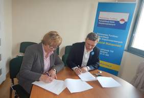 Pokaż zdjęcie: Pani Marta Mordarska-Dyrektor Oddziału Małopolskiego PFRON oraz Pan Aleksander  Waszkielewicz – Prezes FIRR