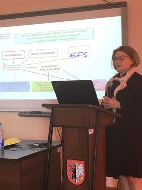 Dyrektor Kujawsko-Pomorskigo Oddziału PFRON - Aleksandra Gierej - podczas wykładu