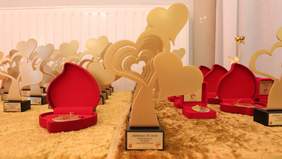 Pokaż zdjęcie: Statuetki i medale