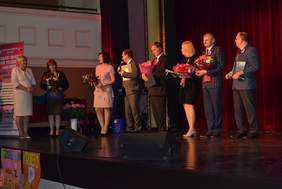 Pokaż zdjęcie: Składanie życzeń