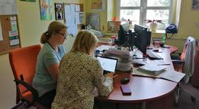 Pokaż zdjęcie: indywidualne konsultacje prowadzone przez pracownika ds. wspracia i współpracy z pracodawcami Ewę Kaczmarkiewicz