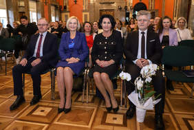 Pokaż zdjęcie: Zaproszeni goście