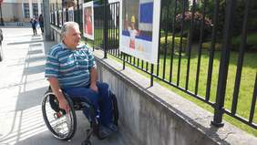 Pokaż zdjęcie: „instalacja” wystawy „Pragnę zwyciężać w Rzeszowie”