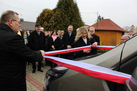 Pokaż zdjęcie: Uroczyste przekazanie samochodu na potrzeby ŚDS w Końskowoli