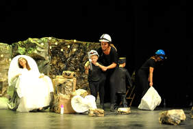 Pokaż zdjęcie: „Z pamiętnika wielickiego krasnoludka” Teatrzyk ze Stumilowego Lasu - Przedszkole nr 3 - Zespół Placówek Specjalnych (Tczew).