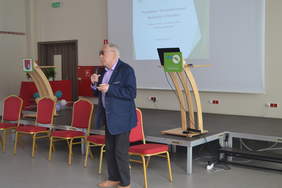 Pokaż zdjęcie: Przemawia Tadeusz Milewski