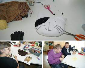 Pracownia krawiecka wraz z wytworzonymi pracami. Zdjęcie pochodzi ze zbiorów ŚDS w Brodnicy prowadzonego przez Caritas Diecezji Toruńskiej.