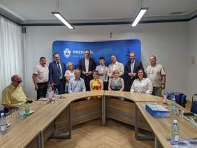 Zdjęcie grupowe w urzędzie