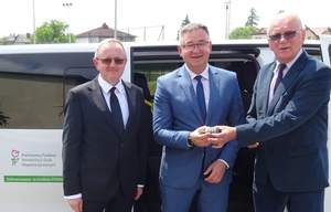 Symboliczne przekazanie samochodu