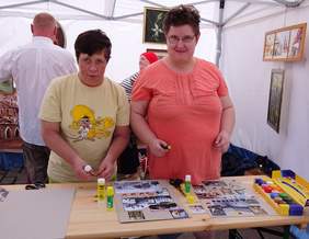 Pokaż zdjęcie: Zajęcia plastyczne z Fundacją Sztuki Osób Niepełnosprawnych