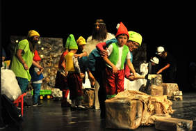 Pokaż zdjęcie: „Z pamiętnika wielickiego krasnoludka” Teatrzyk ze Stumilowego Lasu - Przedszkole nr 3 - Zespół Placówek Specjalnych (Tczew).