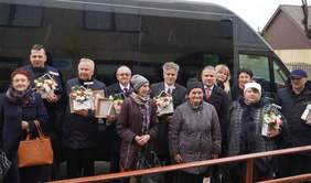 Pokaż zdjęcie: Uroczystość przekazania autobusu