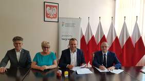 Pokaż zdjęcie: UMOWA WRR ZE STAROSTWEM W SANDOMIERZU