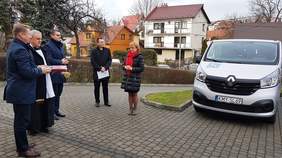 Pokaż zdjęcie: Poświęcenie samochodów dofinansowanych ze środków PFRON