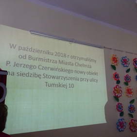 Pokaż zdjęcie: Historia Stowarzyszenia "Pomocna Dłoń" przedstawiona w formie prezentacji multimedialnej