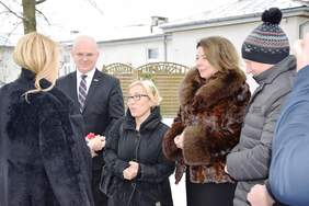 Pokaż zdjęcie: Przekazanie kluczyków