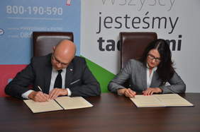 Pokaż zdjęcie: Bartłomiej Chmielowiec, Rzecznik Praw Pacjenta oraz Dorota Habich p.o. Prezesa Zarządu Państwowego Funduszu Rehabilitacji Osób Niepełnosprawnych