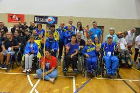 Pokaż zdjęcie: Prezentacja drużyn podczas ceremonii otwarcia Europejskich zawodów Bocci w Poznaniu