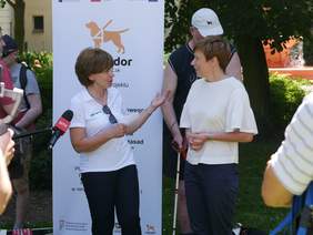 Pokaż zdjęcie: Uroczystość przekazania psów przewodników z udziałem Anny Skupień, dyrektor Oddziału Wielkopolskiego PFRON