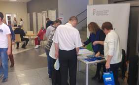 Pokaż zdjęcie: stoisko informacyje Oddziału Łódzkiego PFRON